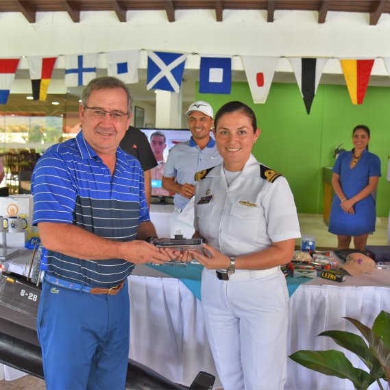 Flotilla de Submarinos y Club Campestre de Cartagena juntos trabajando con sentido social