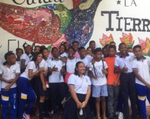 Chía les saca una sonrisa a 100 niños de Punta Arena en Cartagena